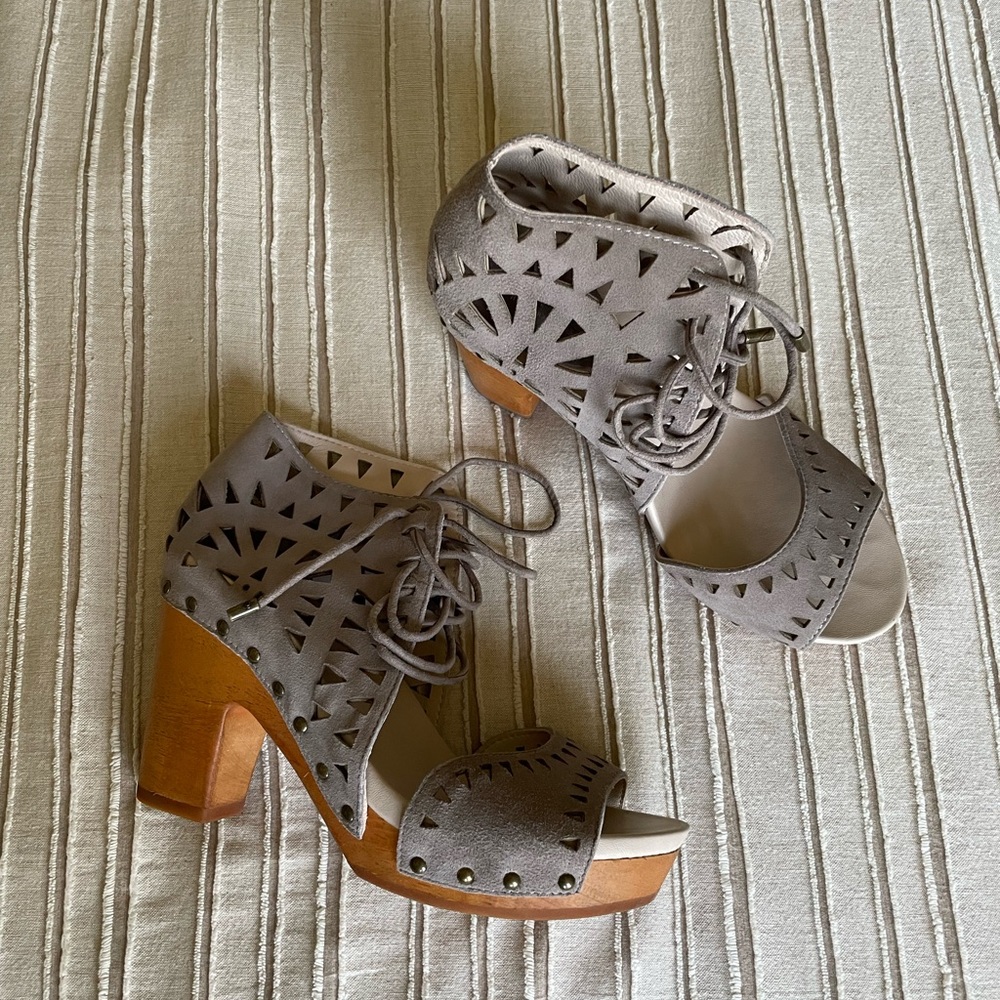 Women’s size 7 clogs